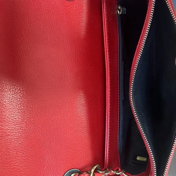 SOLD!❌ Chanel Red Calfskin Coco Curve Flap Medium - Picture 9 of 17